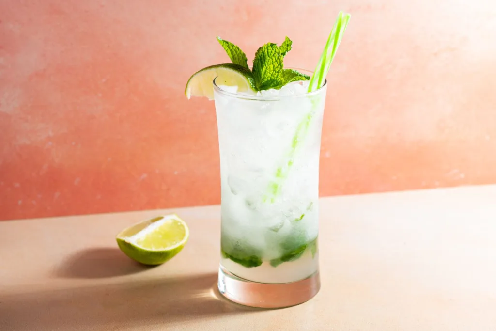 Cocktail là gì Khám phá 10 loại cocktail nhẹ và nặng cho mùa hè cực cháy